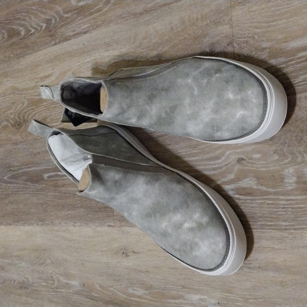 Tom's canvas shoes size Women's 10